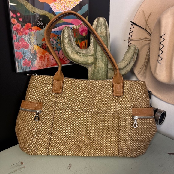 Relic | cream and brown leather bag - Picture 1 of 8